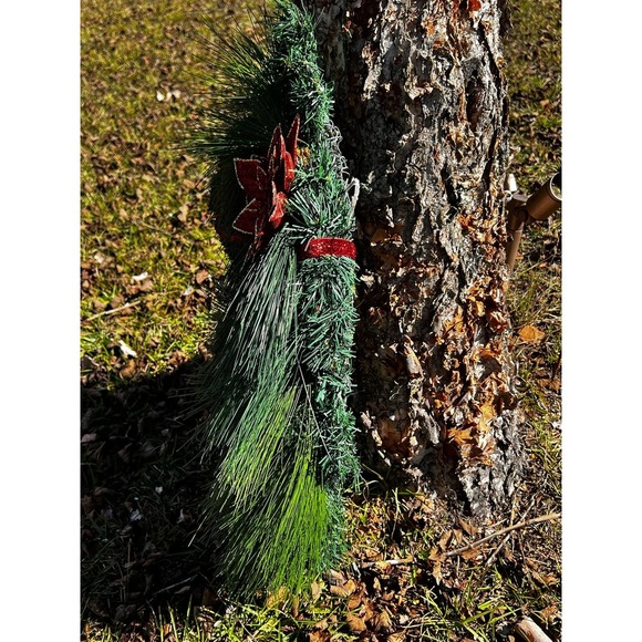 Artificial Pine Horse Head Animal Farmhouse Christmas Wreath - Picture 10 of 11